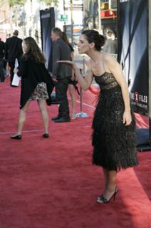 Amanda Peet feet photo thumbnail