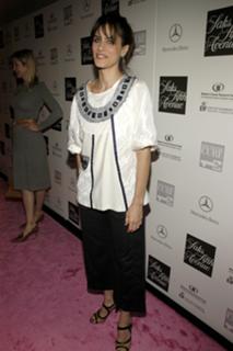 Amanda Peet feet photo thumbnail