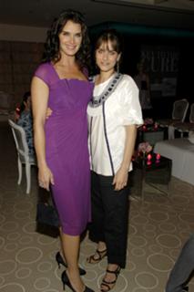 Amanda Peet feet photo thumbnail