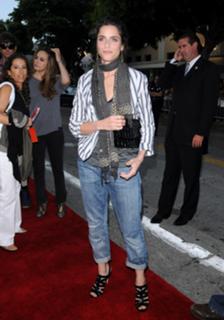 Amanda Peet feet photo thumbnail