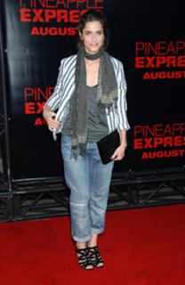 Amanda Peet feet photo thumbnail