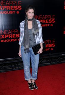Amanda Peet feet photo thumbnail