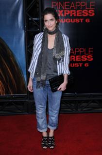 Amanda Peet feet photo thumbnail