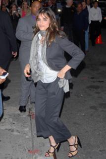 Amanda Peet feet photo thumbnail