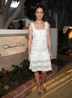 Amanda Peet feet photo thumbnail