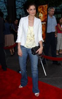 Amanda Peet feet photo thumbnail