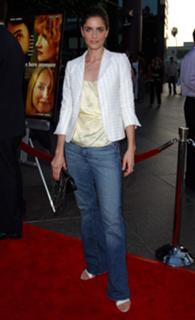Amanda Peet feet photo thumbnail