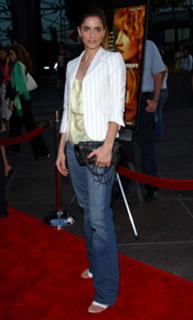 Amanda Peet feet photo thumbnail