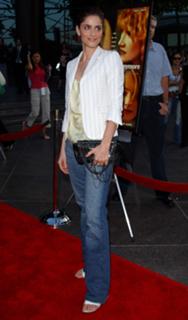 Amanda Peet feet photo thumbnail