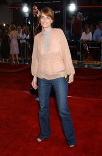 Amanda Peet feet photo thumbnail