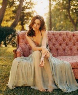 Amanda Peet feet photo thumbnail