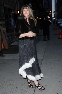 Amanda Peet feet photo thumbnail
