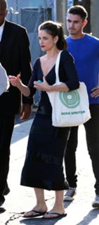 Amanda Peet feet photo thumbnail