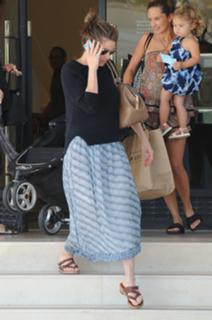 Amanda Peet feet photo thumbnail