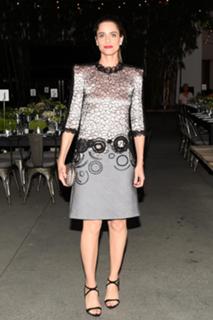 Amanda Peet feet photo thumbnail
