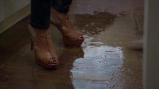 Amanda Peet feet photo thumbnail