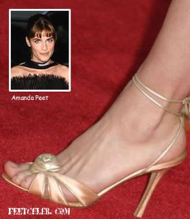 Amanda Peet feet photo thumbnail