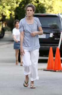 Amanda Peet feet photo thumbnail