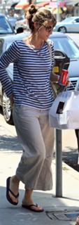 Amanda Peet feet photo thumbnail