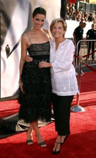 Amanda Peet feet photo thumbnail