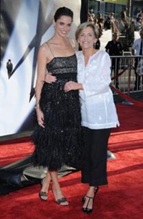 Amanda Peet feet photo thumbnail
