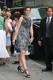Amanda Peet feet photo thumbnail