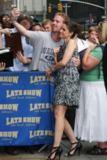 Amanda Peet feet photo thumbnail