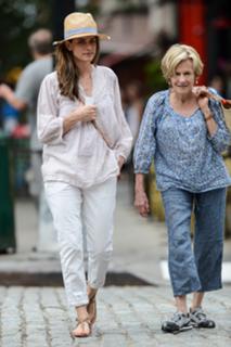 Amanda Peet feet photo thumbnail