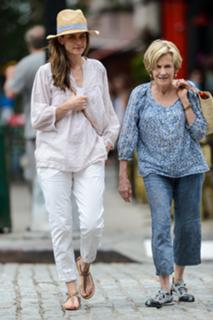 Amanda Peet feet photo thumbnail