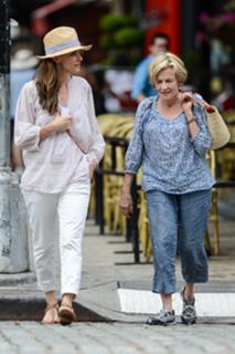 Amanda Peet feet photo thumbnail