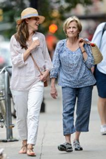 Amanda Peet feet photo thumbnail