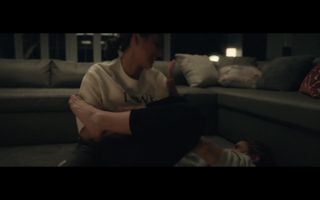 Amanda Peet feet photo thumbnail