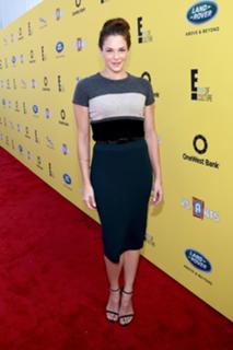 Amanda Righetti feet photo thumbnail