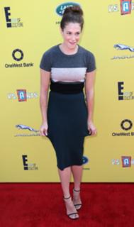 Amanda Righetti feet photo thumbnail