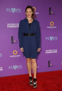 Amanda Righetti feet photo thumbnail
