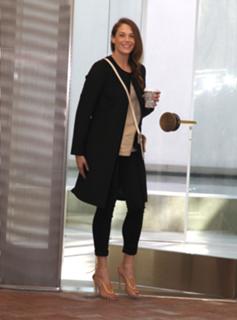 Amanda Righetti feet photo thumbnail