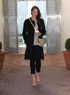 Amanda Righetti feet photo thumbnail