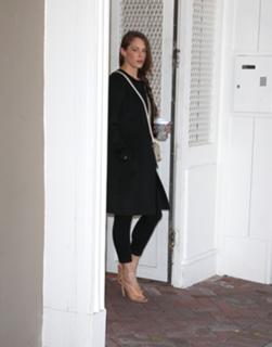 Amanda Righetti feet photo thumbnail