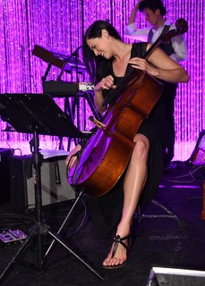 Amanda Righetti feet photo thumbnail