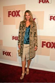 Amanda Righetti feet photo thumbnail