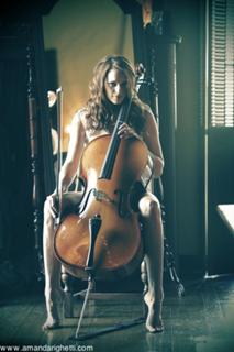 Amanda Righetti feet photo thumbnail