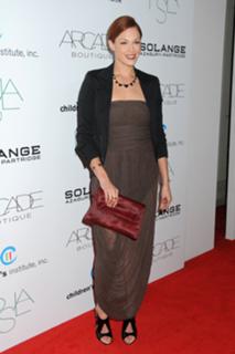Amanda Righetti feet photo thumbnail