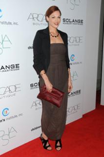 Amanda Righetti feet photo thumbnail