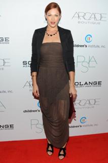Amanda Righetti feet photo thumbnail