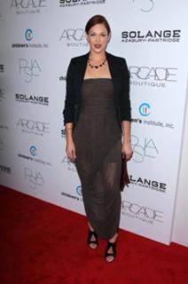 Amanda Righetti feet photo thumbnail