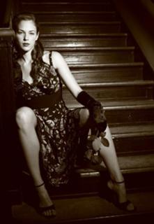 Amanda Righetti feet photo thumbnail