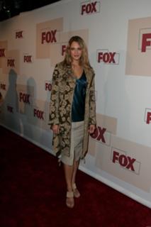 Amanda Righetti feet photo thumbnail