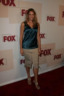 Amanda Righetti feet photo thumbnail