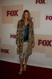 Amanda Righetti feet photo thumbnail