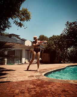 Amanda Righetti feet photo thumbnail